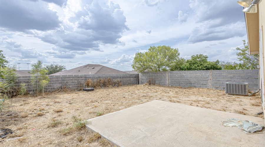 322 Ocean Dr, LAREDO, Texas 78043, 3 Bedrooms Bedrooms, 5 Rooms Rooms,2 BathroomsBathrooms,Residential,For Sale,322 Ocean Dr,20253606