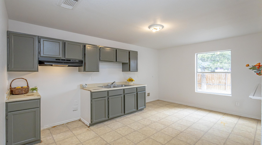 322 Ocean Dr, LAREDO, Texas 78043, 3 Bedrooms Bedrooms, 5 Rooms Rooms,2 BathroomsBathrooms,Residential,For Sale,322 Ocean Dr,20253606