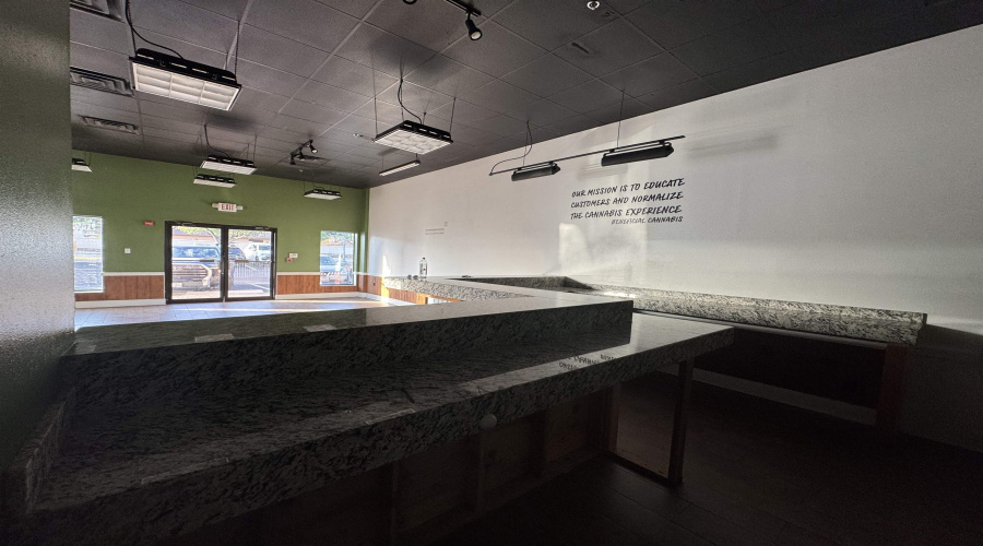 1705 E Del Mar Blvd, Laredo, Texas 78041, 1 Room Rooms,1 BathroomBathrooms,Commercial retail/office,For Rent,1705 E Del Mar Blvd,20253629