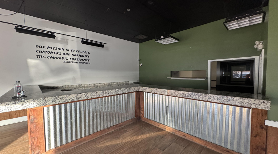 1705 E Del Mar Blvd, Laredo, Texas 78041, 1 Room Rooms,1 BathroomBathrooms,Commercial retail/office,For Rent,1705 E Del Mar Blvd,20253629