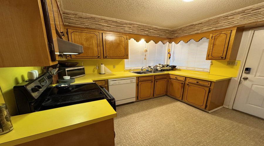 1410 Alamo St, ZAPATA, Texas 78076, 3 Bedrooms Bedrooms, 5 Rooms Rooms,2 BathroomsBathrooms,Residential,For Sale,1410 Alamo St,20253630