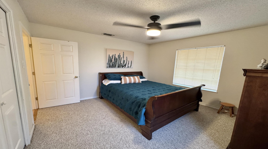 1410 Alamo St, ZAPATA, Texas 78076, 3 Bedrooms Bedrooms, 5 Rooms Rooms,2 BathroomsBathrooms,Residential,For Sale,1410 Alamo St,20253630