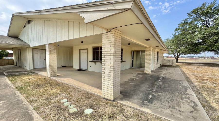 1410 Alamo St, ZAPATA, Texas 78076, 3 Bedrooms Bedrooms, 5 Rooms Rooms,2 BathroomsBathrooms,Residential,For Sale,1410 Alamo St,20253630