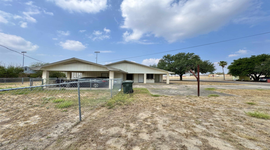 1410 Alamo St, ZAPATA, Texas 78076, 3 Bedrooms Bedrooms, 5 Rooms Rooms,2 BathroomsBathrooms,Residential,For Sale,1410 Alamo St,20253630