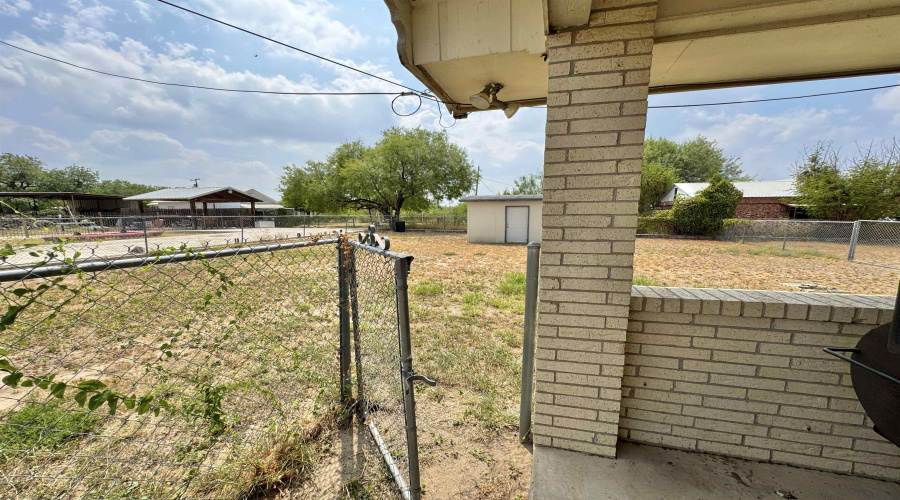 1410 Alamo St, ZAPATA, Texas 78076, 3 Bedrooms Bedrooms, 5 Rooms Rooms,2 BathroomsBathrooms,Residential,For Sale,1410 Alamo St,20253630