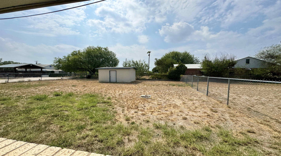 1410 Alamo St, ZAPATA, Texas 78076, 3 Bedrooms Bedrooms, 5 Rooms Rooms,2 BathroomsBathrooms,Residential,For Sale,1410 Alamo St,20253630