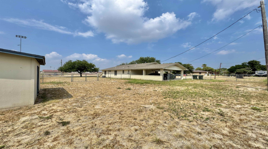 1410 Alamo St, ZAPATA, Texas 78076, 3 Bedrooms Bedrooms, 5 Rooms Rooms,2 BathroomsBathrooms,Residential,For Sale,1410 Alamo St,20253630