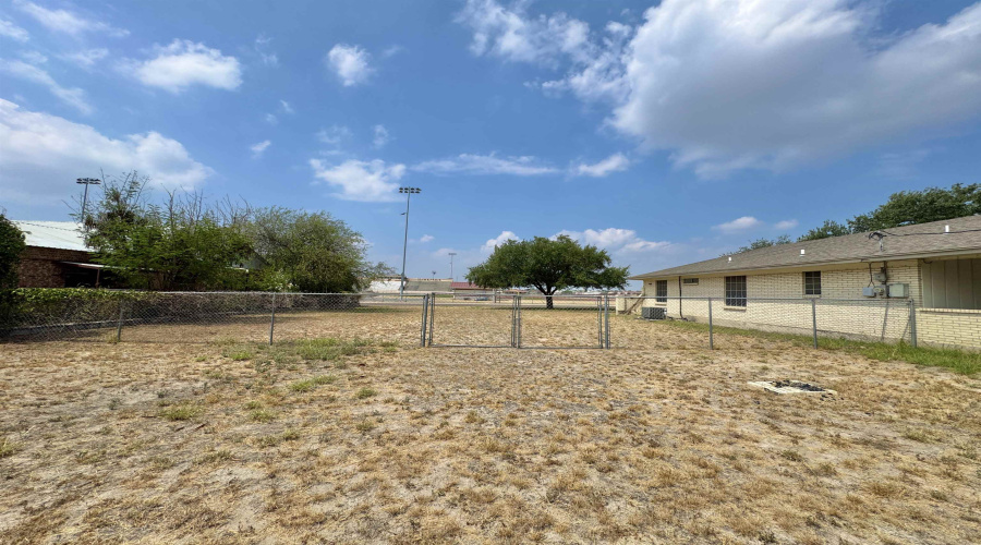 1410 Alamo St, ZAPATA, Texas 78076, 3 Bedrooms Bedrooms, 5 Rooms Rooms,2 BathroomsBathrooms,Residential,For Sale,1410 Alamo St,20253630