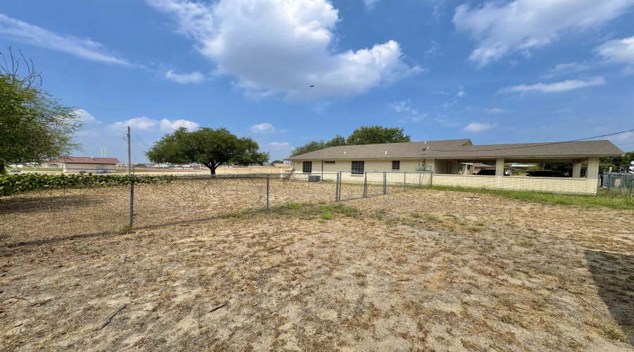1410 Alamo St, ZAPATA, Texas 78076, 3 Bedrooms Bedrooms, 5 Rooms Rooms,2 BathroomsBathrooms,Residential,For Sale,1410 Alamo St,20253630