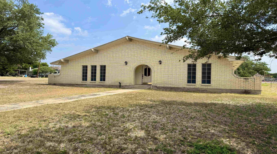 1410 Alamo St, ZAPATA, Texas 78076, 3 Bedrooms Bedrooms, 5 Rooms Rooms,2 BathroomsBathrooms,Residential,For Sale,1410 Alamo St,20253630