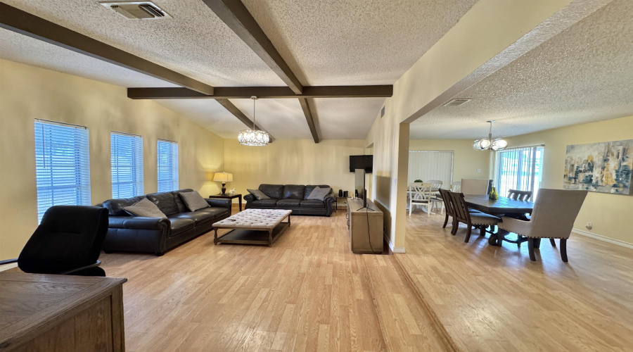 1410 Alamo St, ZAPATA, Texas 78076, 3 Bedrooms Bedrooms, 5 Rooms Rooms,2 BathroomsBathrooms,Residential,For Sale,1410 Alamo St,20253630