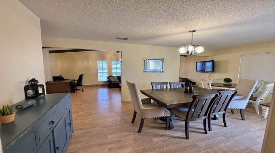 1410 Alamo St, ZAPATA, Texas 78076, 3 Bedrooms Bedrooms, 5 Rooms Rooms,2 BathroomsBathrooms,Residential,For Sale,1410 Alamo St,20253630