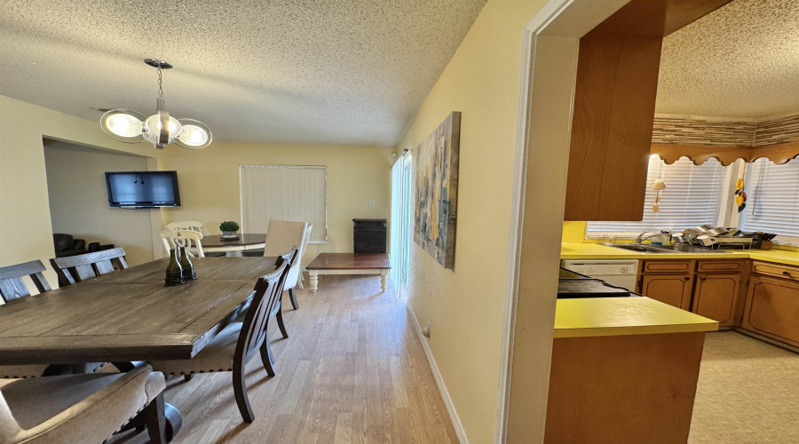 1410 Alamo St, ZAPATA, Texas 78076, 3 Bedrooms Bedrooms, 5 Rooms Rooms,2 BathroomsBathrooms,Residential,For Sale,1410 Alamo St,20253630