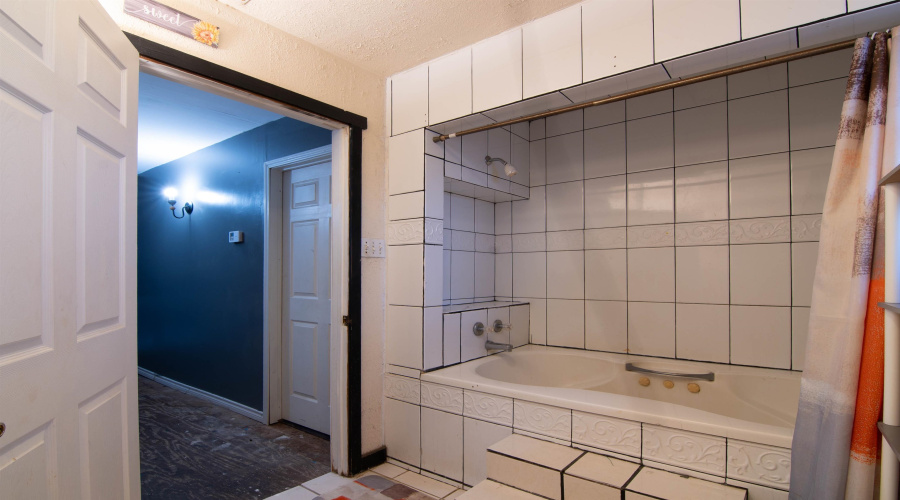 3305 Corpus Christi St, Laredo, Texas 78043-3512, 4 Bedrooms Bedrooms, 7 Rooms Rooms,2 BathroomsBathrooms,Residential,For Sale,3305 Corpus Christi St,20253633