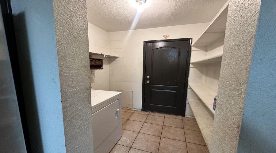 3061 Saint Margaret Ln, Laredo, Texas 78046, 5 Bedrooms Bedrooms, 6 Rooms Rooms,3 BathroomsBathrooms,Residential,For Sale,3061 Saint Margaret Ln,20253634