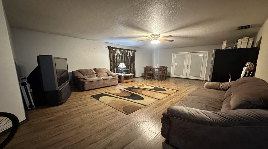 3061 Saint Margaret Ln, Laredo, Texas 78046, 5 Bedrooms Bedrooms, 6 Rooms Rooms,3 BathroomsBathrooms,Residential,For Sale,3061 Saint Margaret Ln,20253634