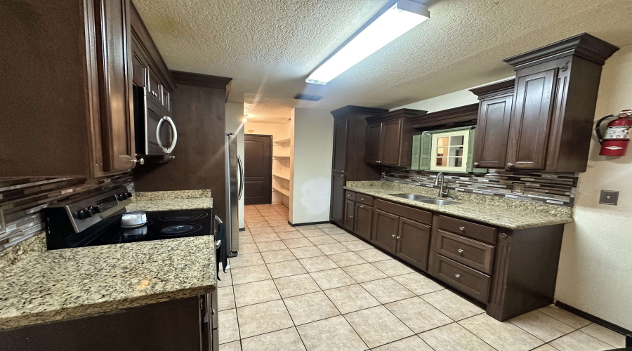 3061 Saint Margaret Ln, Laredo, Texas 78046, 5 Bedrooms Bedrooms, 6 Rooms Rooms,3 BathroomsBathrooms,Residential,For Sale,3061 Saint Margaret Ln,20253634