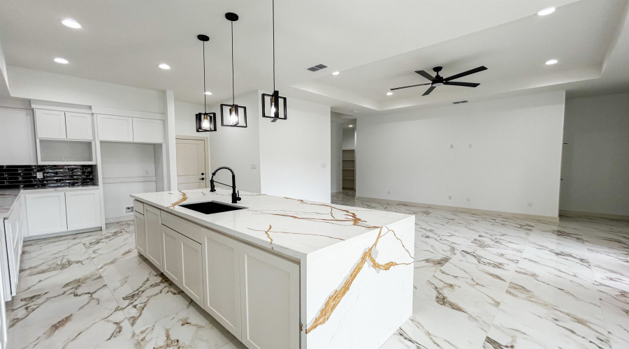 5515 Raven Dr., Laredo, Texas 78046, 3 Bedrooms Bedrooms, 4 Rooms Rooms,2 BathroomsBathrooms,Residential,For Sale,5515 Raven Dr.,20253636