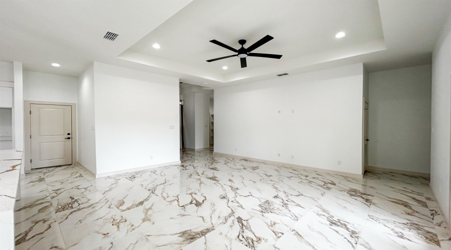 5515 Raven Dr., Laredo, Texas 78046, 3 Bedrooms Bedrooms, 4 Rooms Rooms,2 BathroomsBathrooms,Residential,For Sale,5515 Raven Dr.,20253636