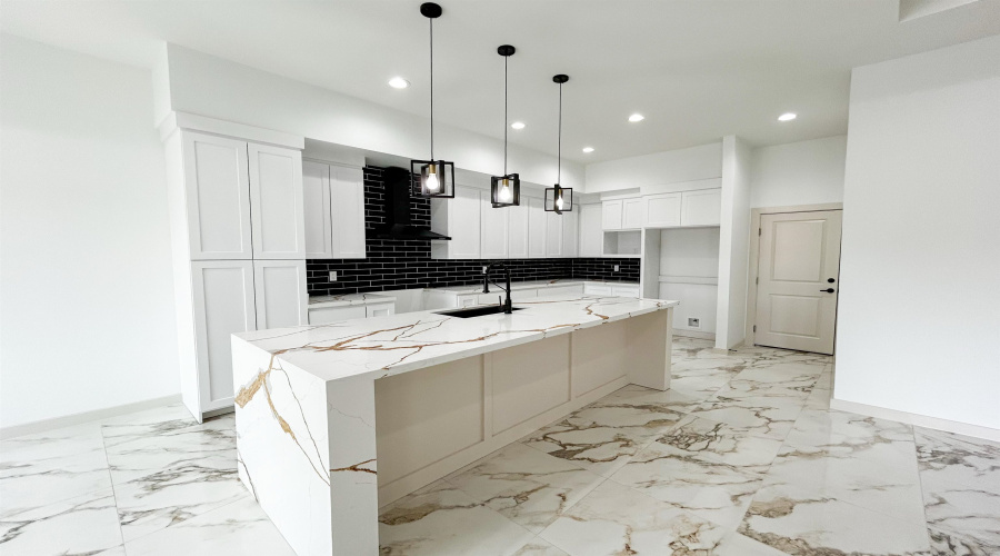 5515 Raven Dr., Laredo, Texas 78046, 3 Bedrooms Bedrooms, 4 Rooms Rooms,2 BathroomsBathrooms,Residential,For Sale,5515 Raven Dr.,20253636