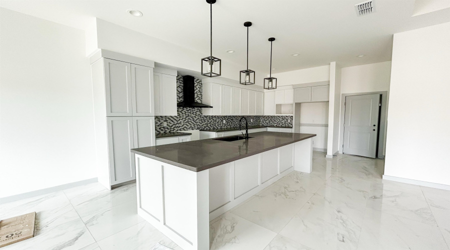 5513 Raven Dr., Laredo, Texas 78046, 3 Bedrooms Bedrooms, 4 Rooms Rooms,2 BathroomsBathrooms,Residential,For Sale,5513 Raven Dr.,20253637