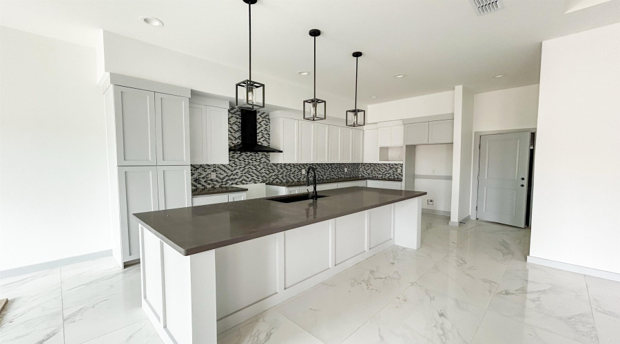 5513 Raven Dr., Laredo, Texas 78046, 3 Bedrooms Bedrooms, 4 Rooms Rooms,2 BathroomsBathrooms,Residential,For Sale,5513 Raven Dr.,20253637