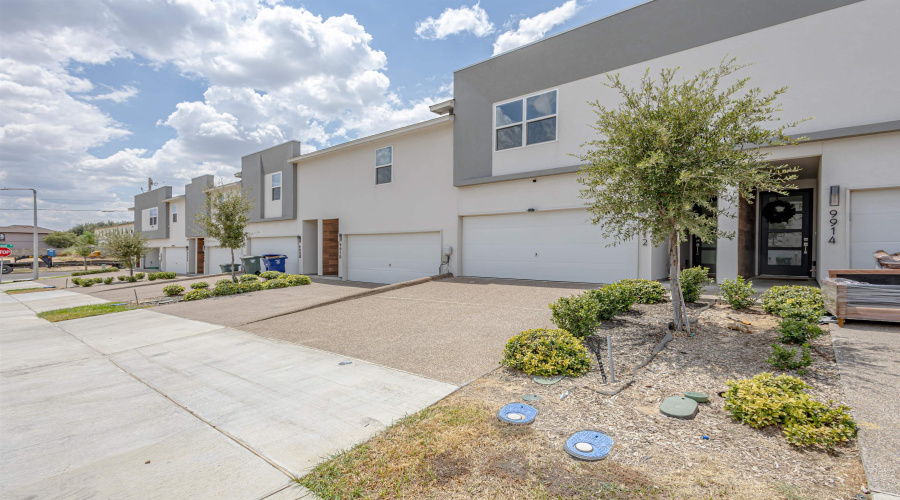 9912 Kaspar Dr., LAREDO, Texas 78045, 3 Bedrooms Bedrooms, 5 Rooms Rooms,2 BathroomsBathrooms,Residential,For Rent,9912 Kaspar Dr.,20253640 9912 Kaspar Dr., LAREDO, Texas 78045, 3 Bedrooms Bedrooms, 5 Rooms Rooms,2 BathroomsBathrooms,Residential,For Rent,9912 Kaspar Dr.,20253640