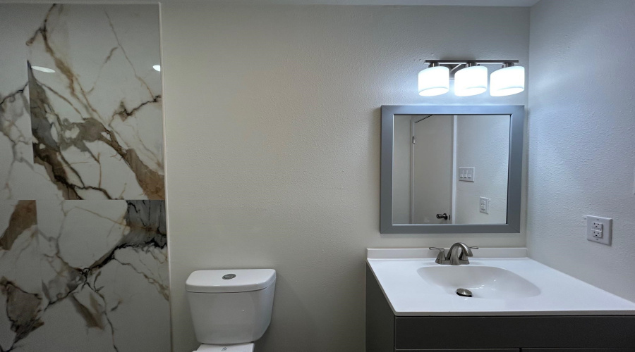 100 E Hillside Rd, Laredo, Texas 78041, 1 Bedroom Bedrooms, 3 Rooms Rooms,1 BathroomBathrooms,Residential,For Rent,100 E Hillside Rd,20253646