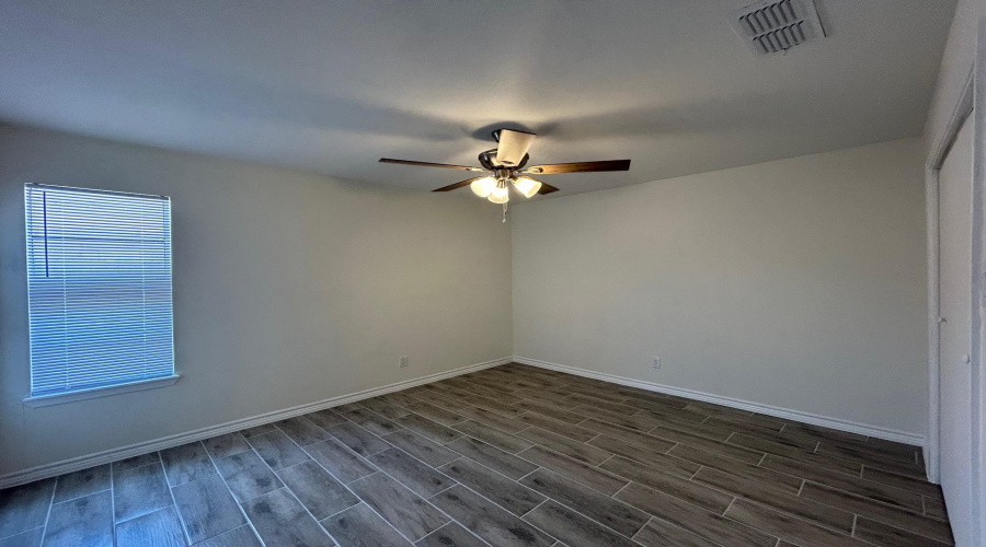 100 E Hillside Rd, Laredo, Texas 78041, 1 Bedroom Bedrooms, 3 Rooms Rooms,1 BathroomBathrooms,Residential,For Rent,100 E Hillside Rd,20253646