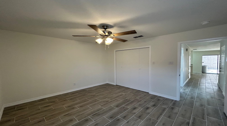 100 E Hillside Rd, Laredo, Texas 78041, 1 Bedroom Bedrooms, 3 Rooms Rooms,1 BathroomBathrooms,Residential,For Rent,100 E Hillside Rd,20253646