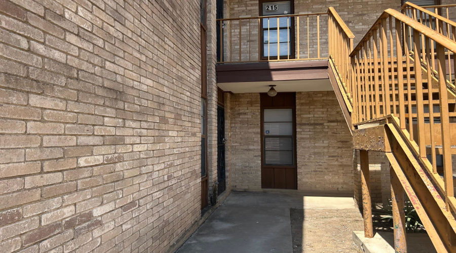 100 E Hillside Rd, Laredo, Texas 78041, 1 Bedroom Bedrooms, 3 Rooms Rooms,1 BathroomBathrooms,Residential,For Rent,100 E Hillside Rd,20253646