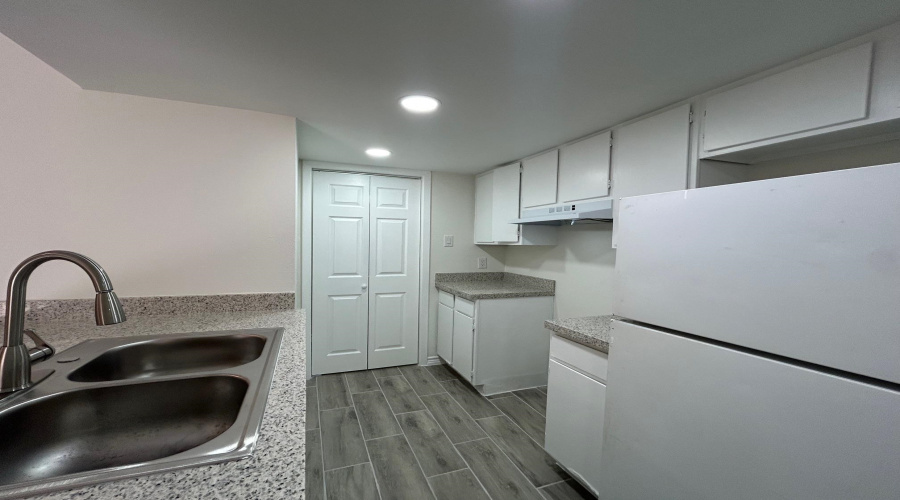 100 E Hillside Rd, Laredo, Texas 78041, 1 Bedroom Bedrooms, 3 Rooms Rooms,1 BathroomBathrooms,Residential,For Rent,100 E Hillside Rd,20253646