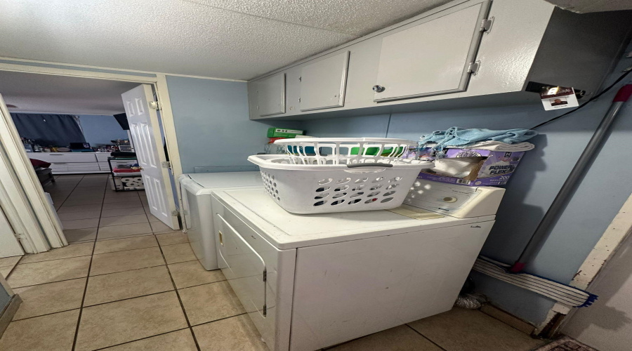 7045 Balcones Dr, LAREDO, Texas 78046, 3 Bedrooms Bedrooms, 4 Rooms Rooms,2 BathroomsBathrooms,Residential,For Sale,7045 Balcones Dr,20253647