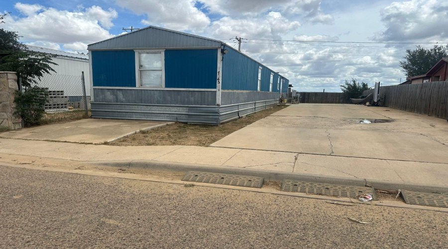 7045 Balcones Dr, LAREDO, Texas 78046, 3 Bedrooms Bedrooms, 4 Rooms Rooms,2 BathroomsBathrooms,Residential,For Sale,7045 Balcones Dr,20253647