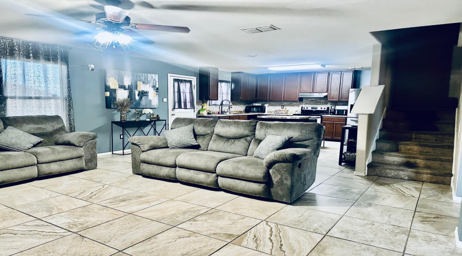 1427 Ocampo Dr, Laredo, Texas 78046, 5 Bedrooms Bedrooms, 9 Rooms Rooms,3 BathroomsBathrooms,Residential,For Sale,1427 Ocampo Dr,20253651