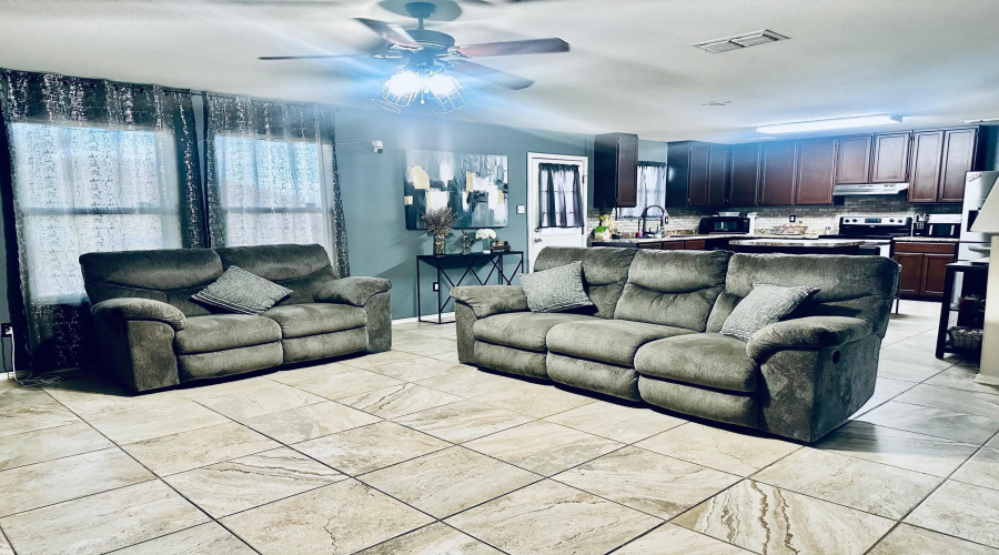 1427 Ocampo Dr, Laredo, Texas 78046, 5 Bedrooms Bedrooms, 9 Rooms Rooms,3 BathroomsBathrooms,Residential,For Sale,1427 Ocampo Dr,20253651