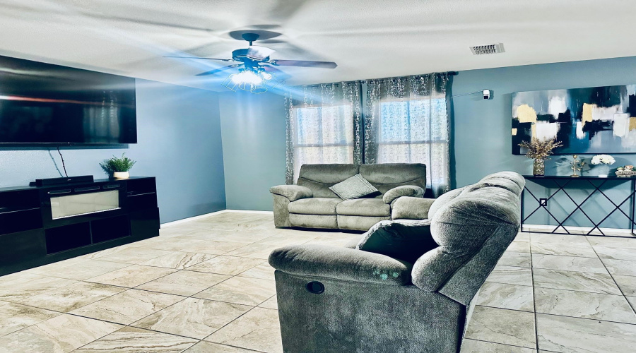 1427 Ocampo Dr, Laredo, Texas 78046, 5 Bedrooms Bedrooms, 9 Rooms Rooms,3 BathroomsBathrooms,Residential,For Sale,1427 Ocampo Dr,20253651