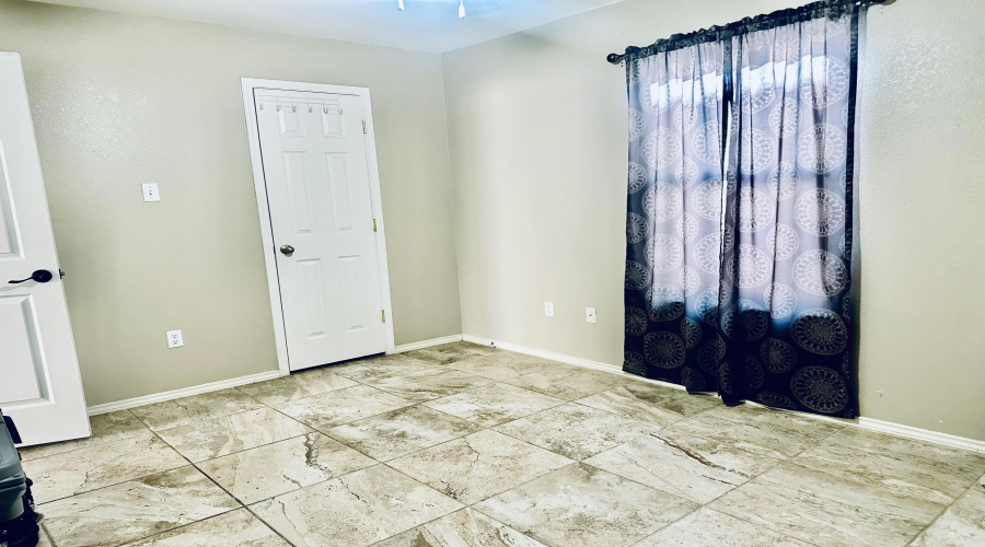 1427 Ocampo Dr, Laredo, Texas 78046, 5 Bedrooms Bedrooms, 9 Rooms Rooms,3 BathroomsBathrooms,Residential,For Sale,1427 Ocampo Dr,20253651