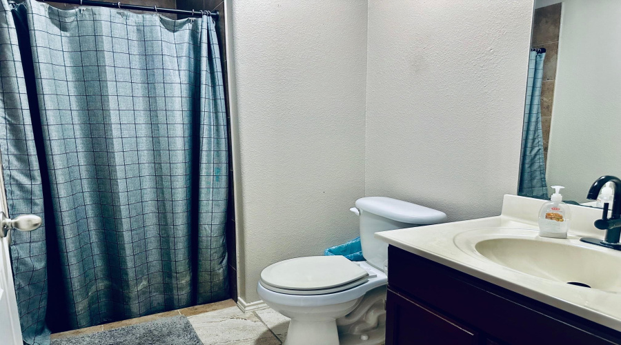 1427 Ocampo Dr, Laredo, Texas 78046, 5 Bedrooms Bedrooms, 9 Rooms Rooms,3 BathroomsBathrooms,Residential,For Sale,1427 Ocampo Dr,20253651