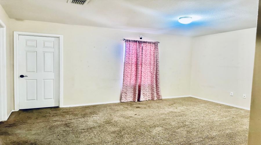 1427 Ocampo Dr, Laredo, Texas 78046, 5 Bedrooms Bedrooms, 9 Rooms Rooms,3 BathroomsBathrooms,Residential,For Sale,1427 Ocampo Dr,20253651