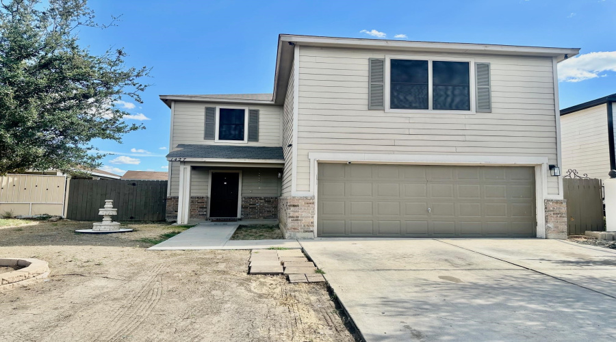 1427 Ocampo Dr, Laredo, Texas 78046, 5 Bedrooms Bedrooms, 9 Rooms Rooms,3 BathroomsBathrooms,Residential,For Sale,1427 Ocampo Dr,20253651