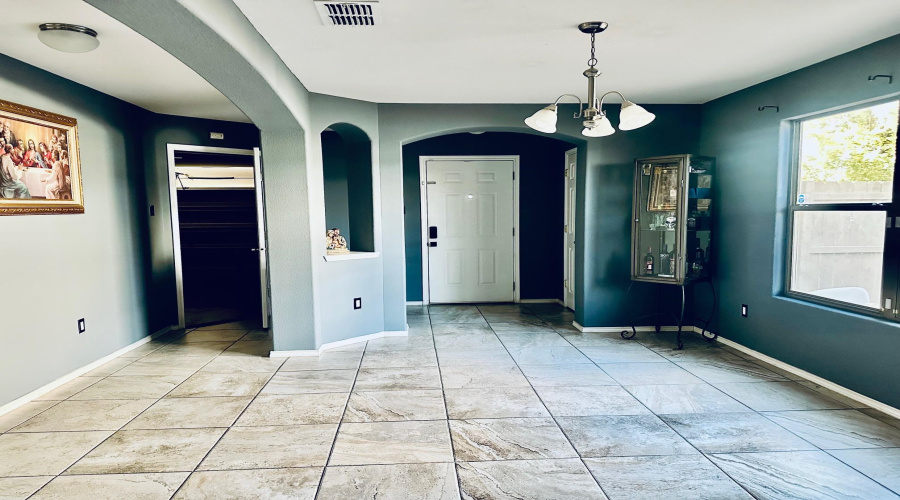 1427 Ocampo Dr, Laredo, Texas 78046, 5 Bedrooms Bedrooms, 9 Rooms Rooms,3 BathroomsBathrooms,Residential,For Sale,1427 Ocampo Dr,20253651