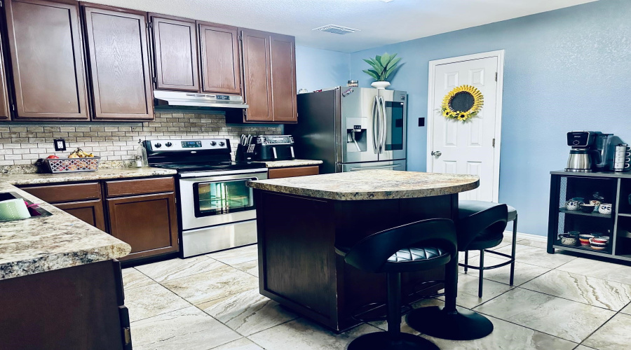 1427 Ocampo Dr, Laredo, Texas 78046, 5 Bedrooms Bedrooms, 9 Rooms Rooms,3 BathroomsBathrooms,Residential,For Sale,1427 Ocampo Dr,20253651