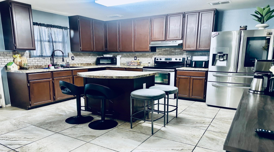 1427 Ocampo Dr, Laredo, Texas 78046, 5 Bedrooms Bedrooms, 9 Rooms Rooms,3 BathroomsBathrooms,Residential,For Sale,1427 Ocampo Dr,20253651