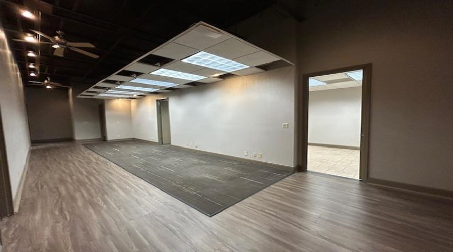 104 Del Ct, Laredo, Texas 78041, 1 Room Rooms,2 BathroomsBathrooms,Commercial retail/office,For Rent,104 Del Ct,20253653