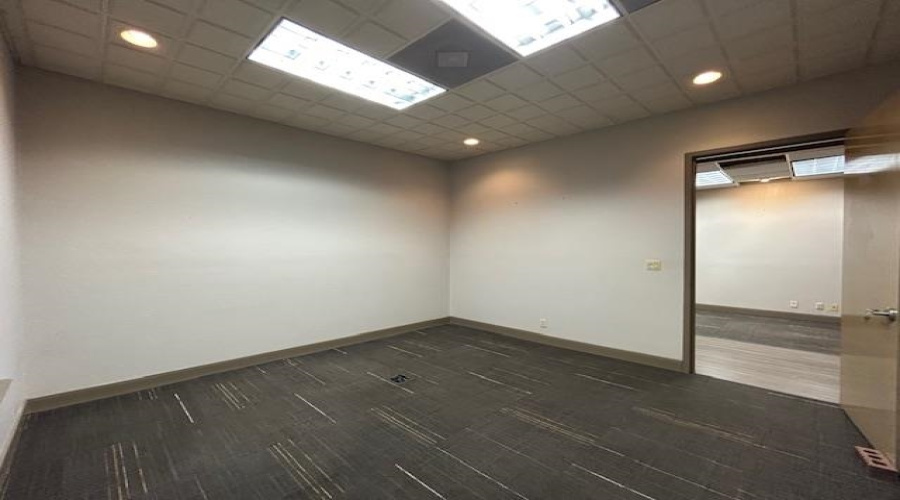 104 Del Ct, Laredo, Texas 78041, 1 Room Rooms,2 BathroomsBathrooms,Commercial retail/office,For Rent,104 Del Ct,20253653