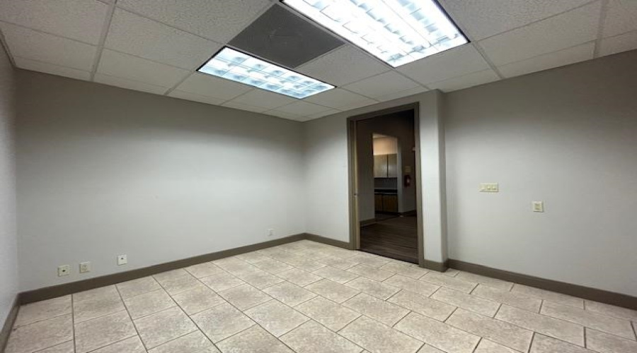 104 Del Ct, Laredo, Texas 78041, 1 Room Rooms,2 BathroomsBathrooms,Commercial retail/office,For Rent,104 Del Ct,20253653
