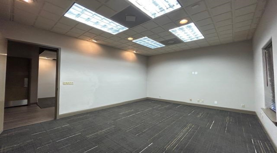 104 Del Ct, Laredo, Texas 78041, 1 Room Rooms,2 BathroomsBathrooms,Commercial retail/office,For Rent,104 Del Ct,20253653