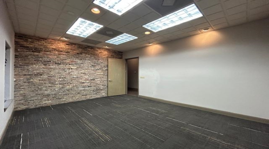 104 Del Ct, Laredo, Texas 78041, 1 Room Rooms,2 BathroomsBathrooms,Commercial retail/office,For Rent,104 Del Ct,20253653