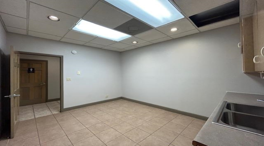 104 Del Ct, Laredo, Texas 78041, 1 Room Rooms,2 BathroomsBathrooms,Commercial retail/office,For Rent,104 Del Ct,20253653